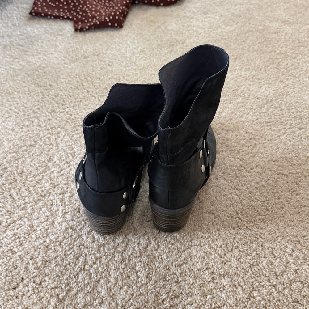 Donald Pilner Black Leather Ankle Boots - Picture 3 of 6